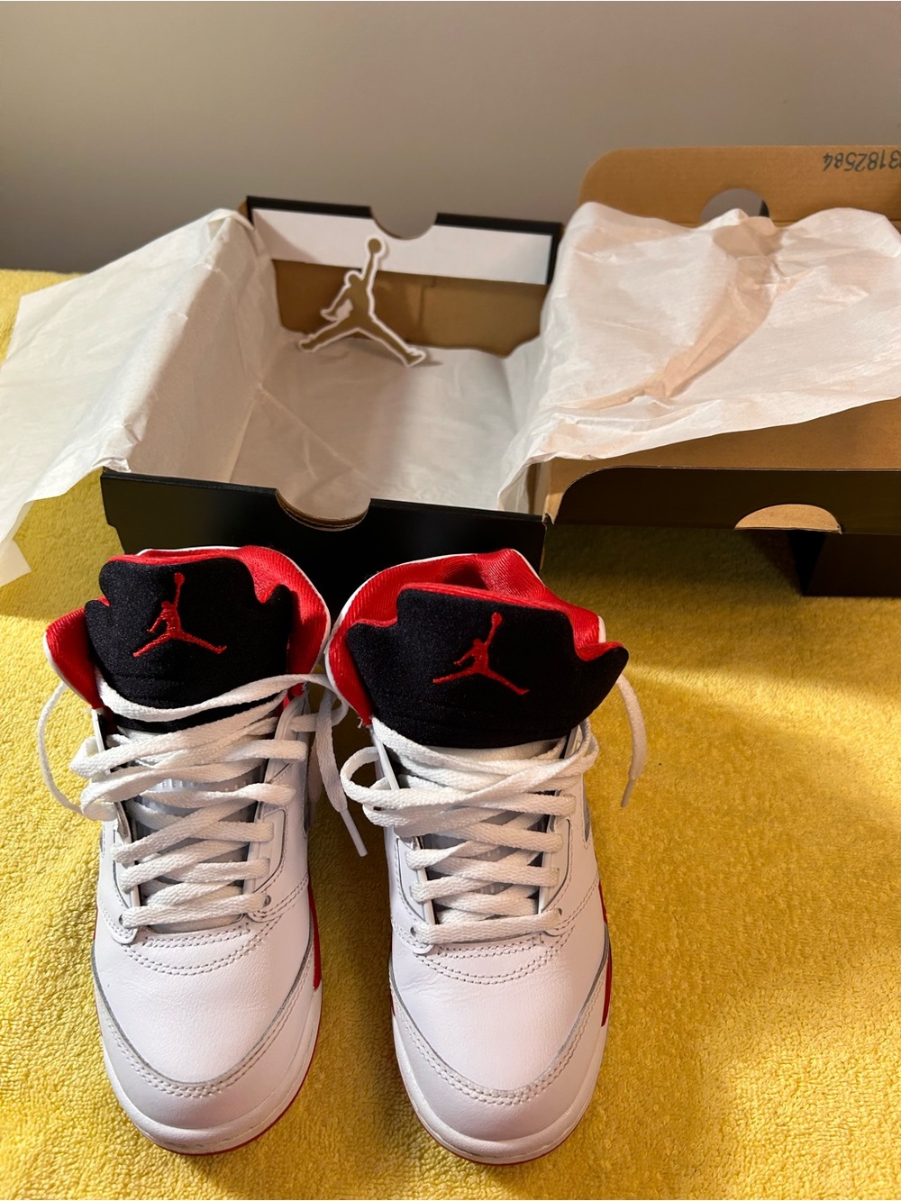 Nike Kids White Black Red Air Jordan Style Sneakers authentic  with receipt - Picture 5 of 10